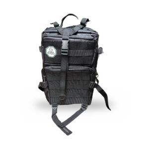 Morral táctico negro Manos de Monte, vista de frente con parche