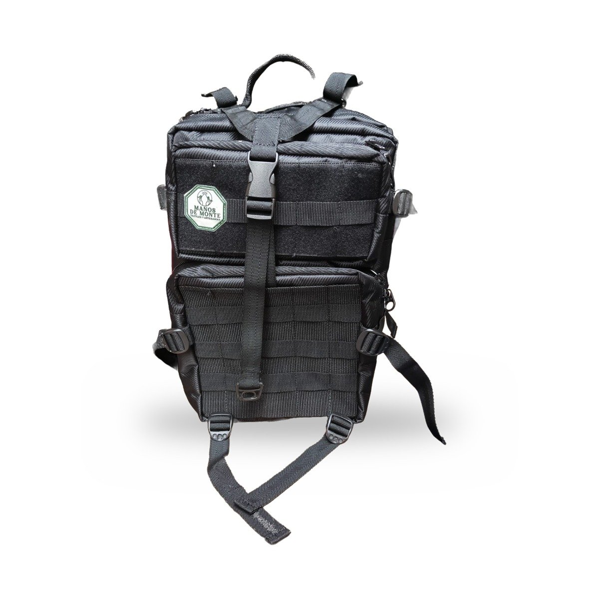 Morral táctico negro Manos de Monte, vista de frente con parche