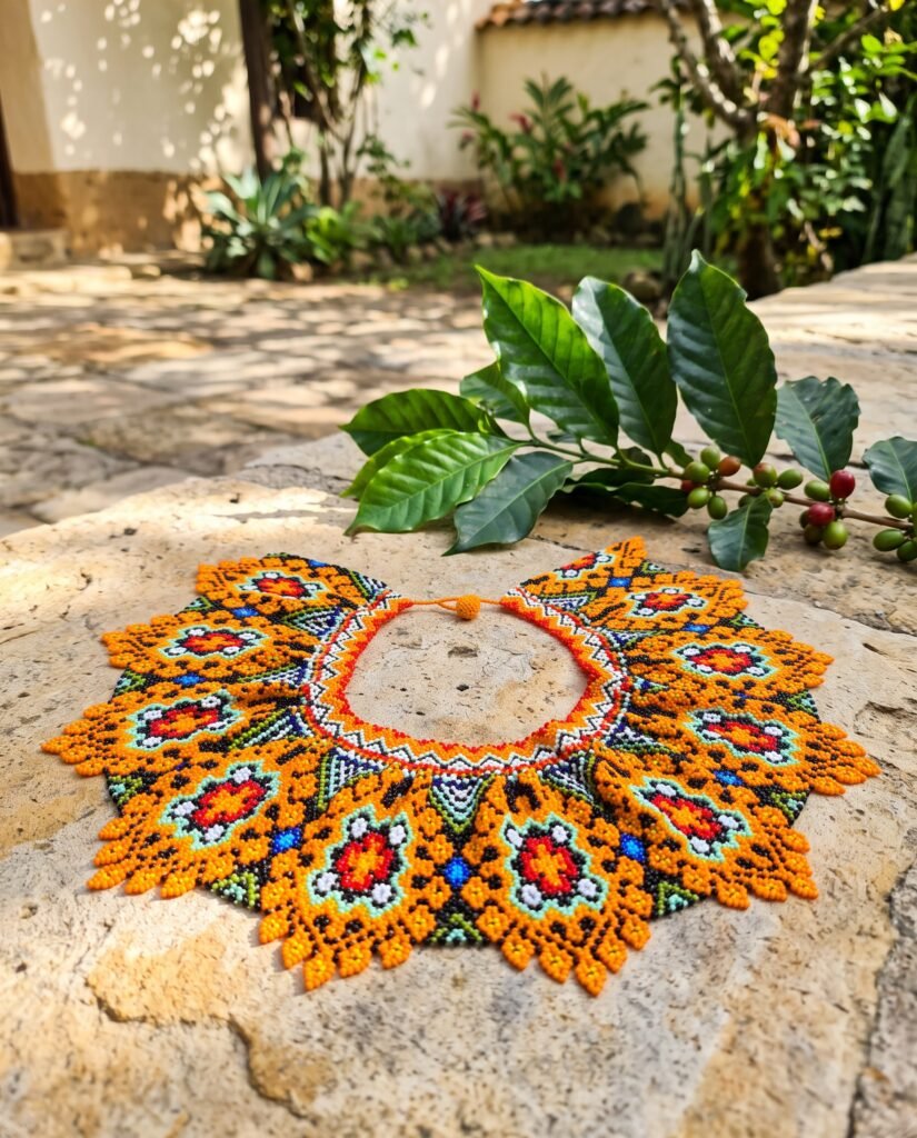 Collar Flor de Monte en mostacilla tejido a mano